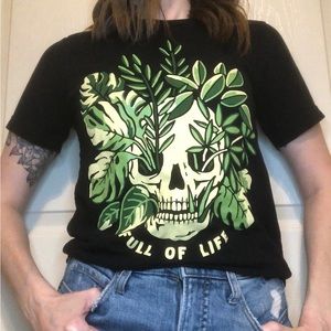Wicked Clothes Full Of Life shirt Size Small